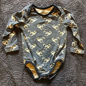 VGUC Monica + Andy Wave print long sleeve onesie, 12-18mo.